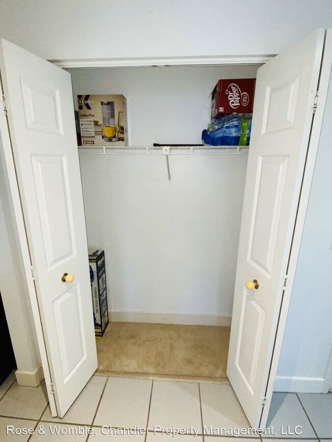 Building Photo - 1 br, 1 bath House - 40 Rader St #411