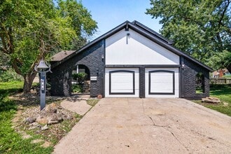 Building Photo - 508 Dover Ct