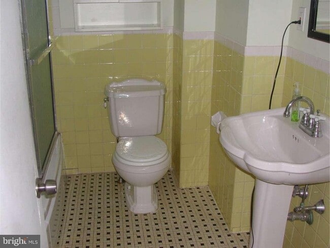 Building Photo - 358 Krams Ave