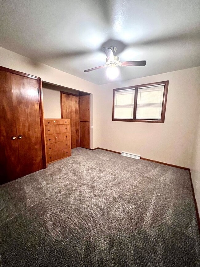 Building Photo - Beautiful 3 bed South Omaha/Hanscom Park Home with Attaced 1 car garage! $1,425!