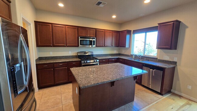 Building Photo - Gated Somersett Home with a View!