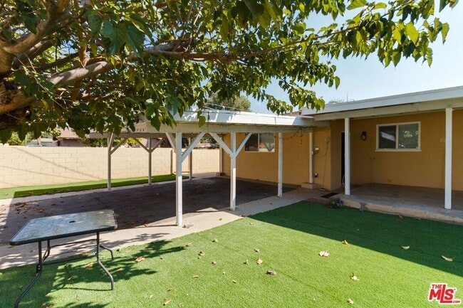 Building Photo - 11257 Collett Ave