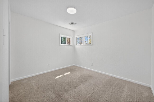 Building Photo - 4 Bed 2 Bath Home for Rent in Virginia Beach!