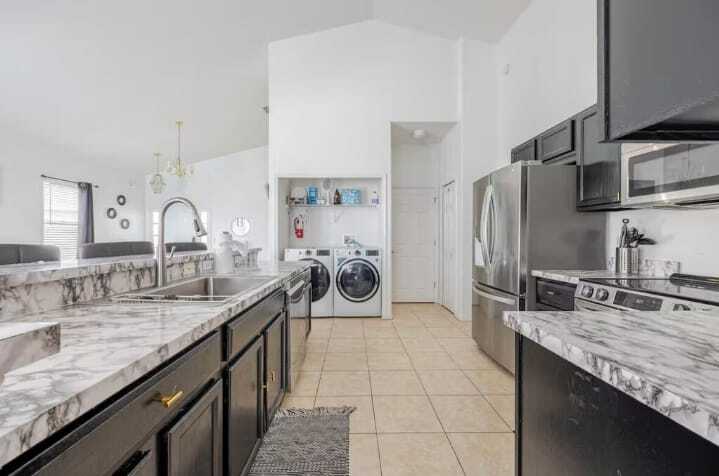 Building Photo - 1005 Corvina Dr