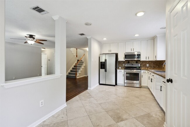 Building Photo - 10 Eastwood Pl