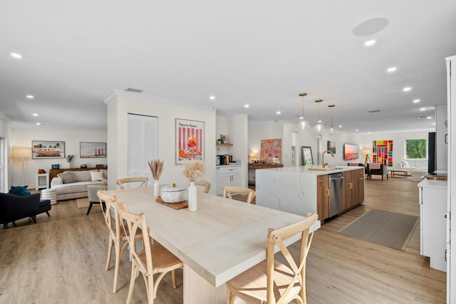 Building Photo - 2421 SW 29th Way