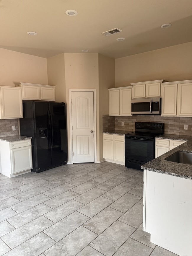 Building Photo - 9309 Sagebrush Ave