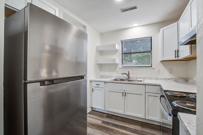 Building Photo - 114 Langley Dr