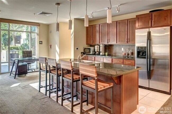 Building Photo - 2bd/1.75ba Kirkland Condo