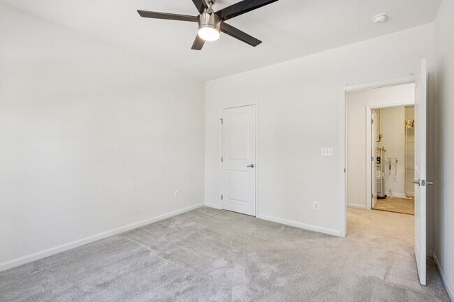 Building Photo - Welcome to this stunning 3-bedroom, 2.5-ba...