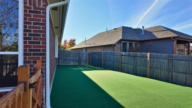 Building Photo - 3209 Grant Rd