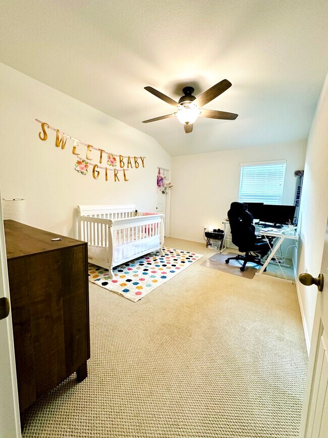 Building Photo - 524 Ayinger Ln