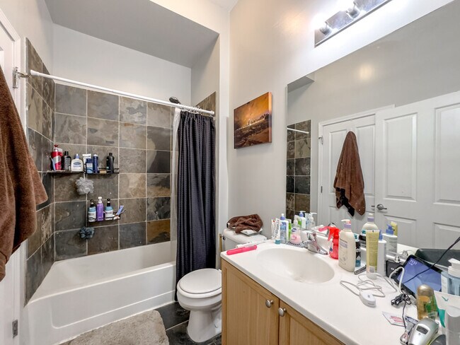 Building Photo - 1464 S Michigan Ave