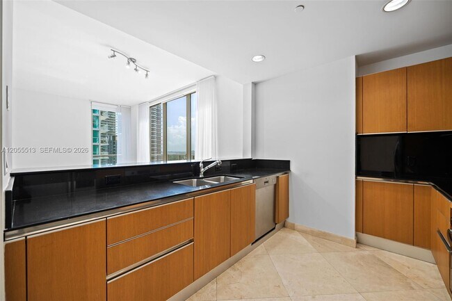 Building Photo - 1050 Brickell Ave
