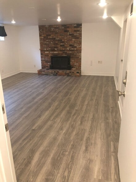 Building Photo - 516 E Wedgewood Ave