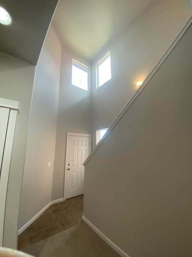 Building Photo - Reindeer Ave. Duplex