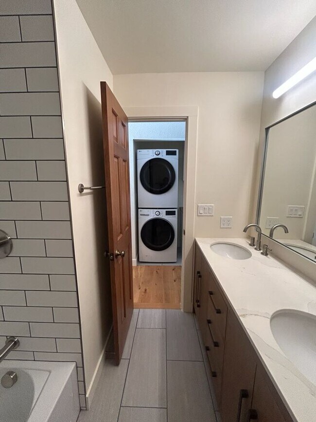 Building Photo - 3-Bedroom, 2-Bath Home in Carbondale, CO