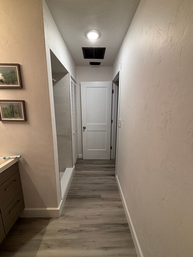 Building Photo - 2063 Oak Meadow Cir
