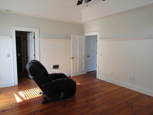 Building Photo - 703 Tradewind Ct