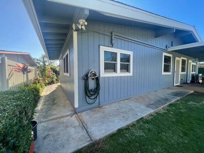 Building Photo - SINGLE LEVEL ONE BEDROOM DUPLEX UNIT IN KAILUA