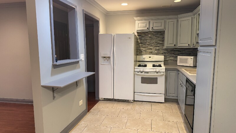 Building Photo - 9S060 Lake Dr