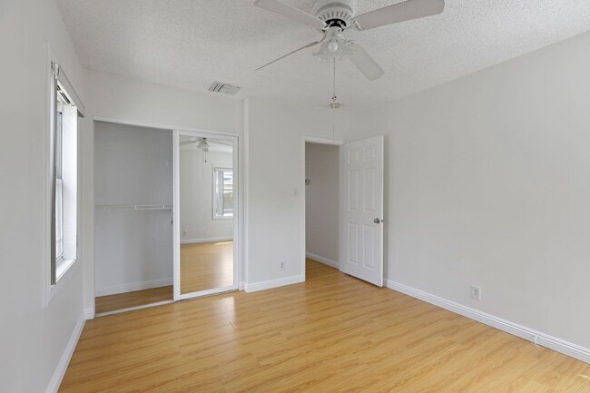 Building Photo - Charming 3 Bedroom / 1.5 Bathroom Home in ...
