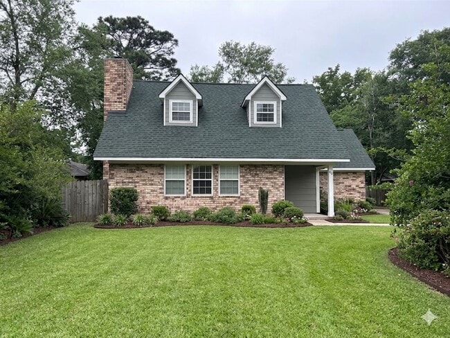 Building Photo - MOVE-IN SPECIAL: $500 OFF 1st MONTH'S RENT!**