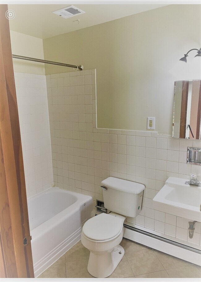 Building Photo - 202 Genesee St