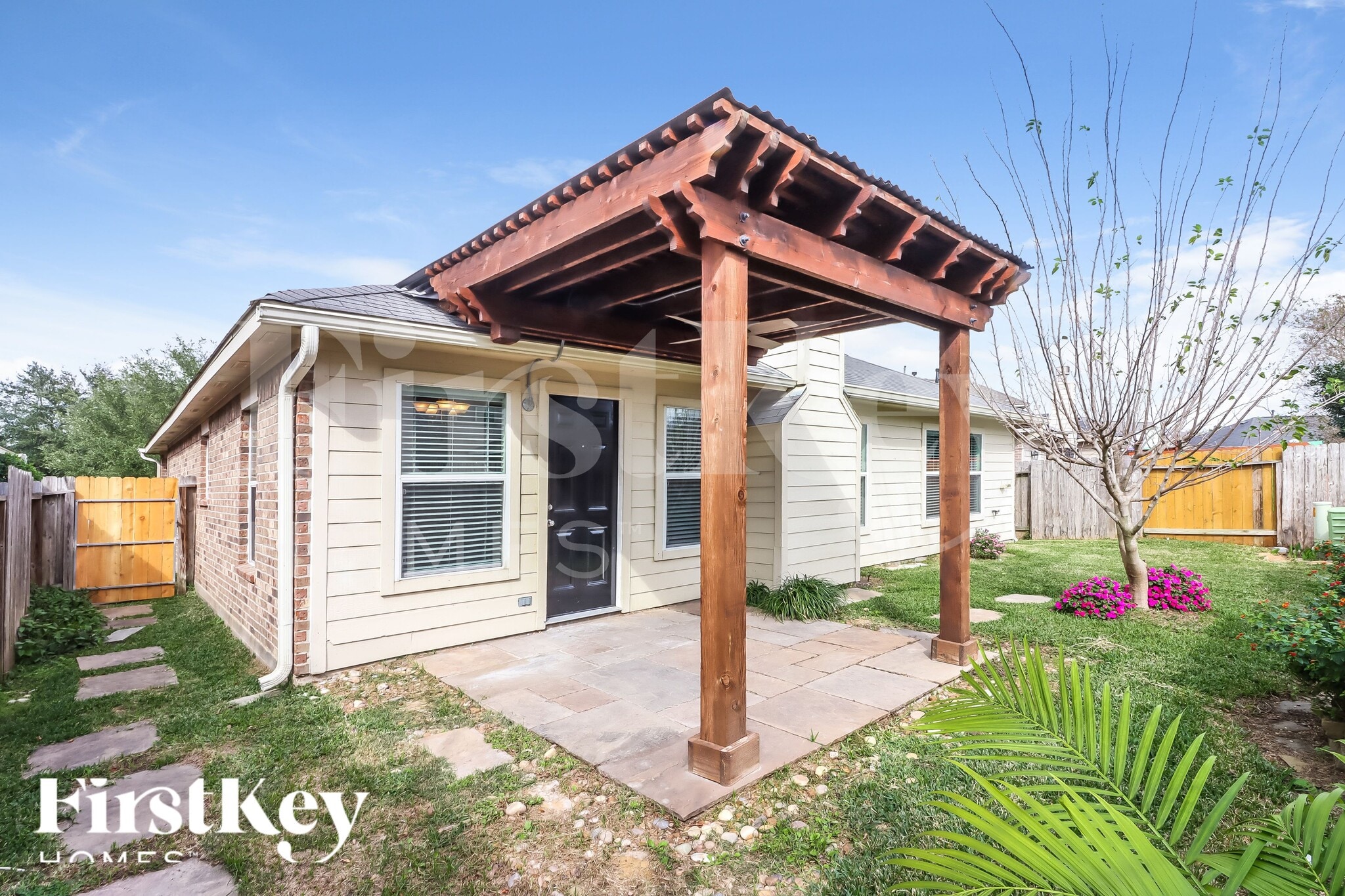 Building Photo - 2726 Lakecrest Way Dr