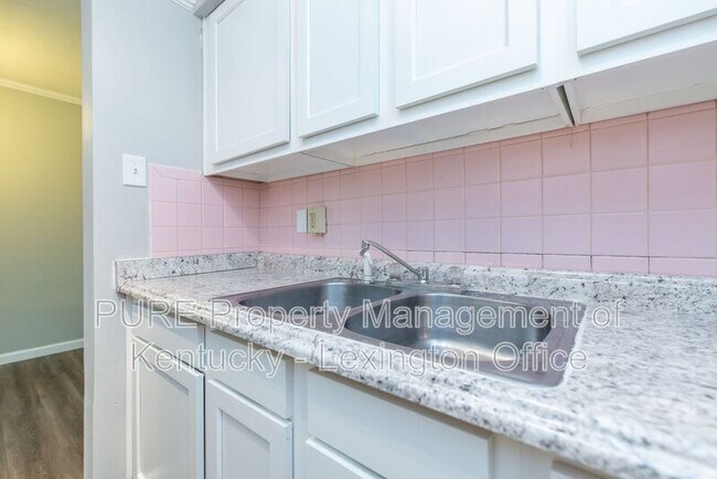 Building Photo - 1685 Alexandria Dr