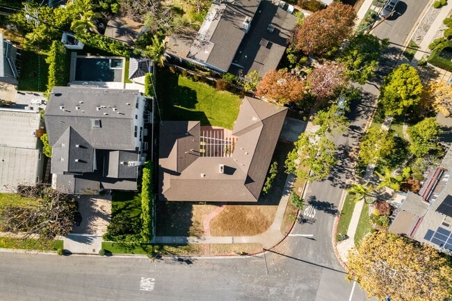 Building Photo - 549 El Medio Ave