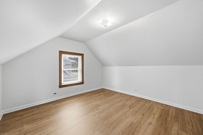 Building Photo - 829 N Roy Ave
