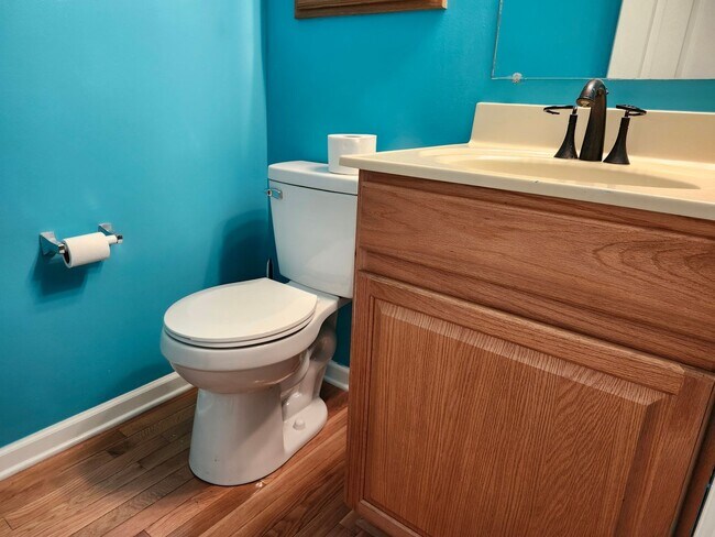 Building Photo - For Rent: Harrisonburg 3 BR, 2.5 Bath Townhouse