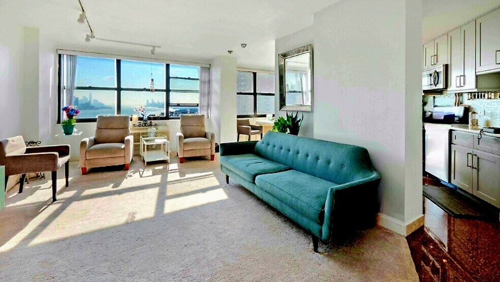 Building Photo - 7000 Kennedy Blvd E