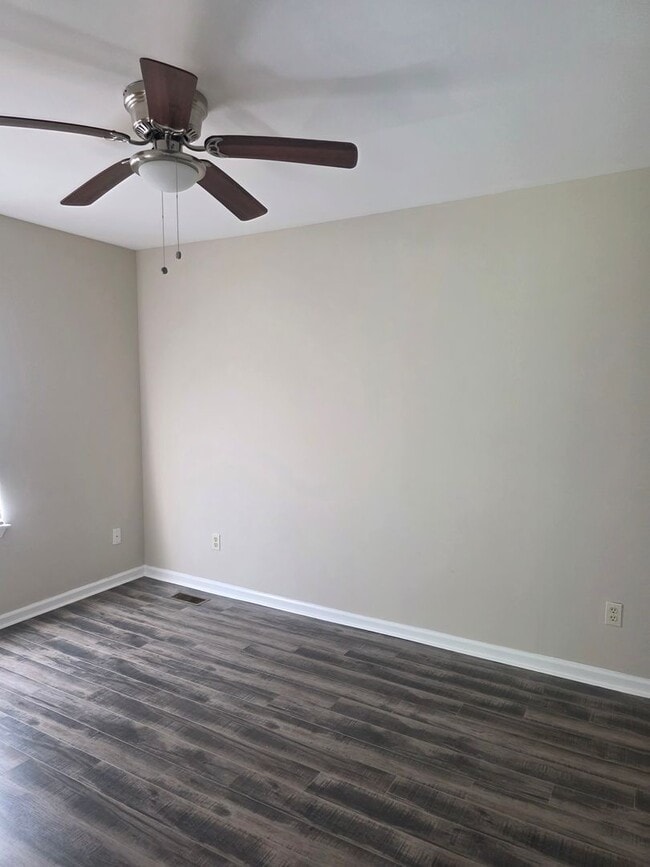Building Photo - Blairville Court