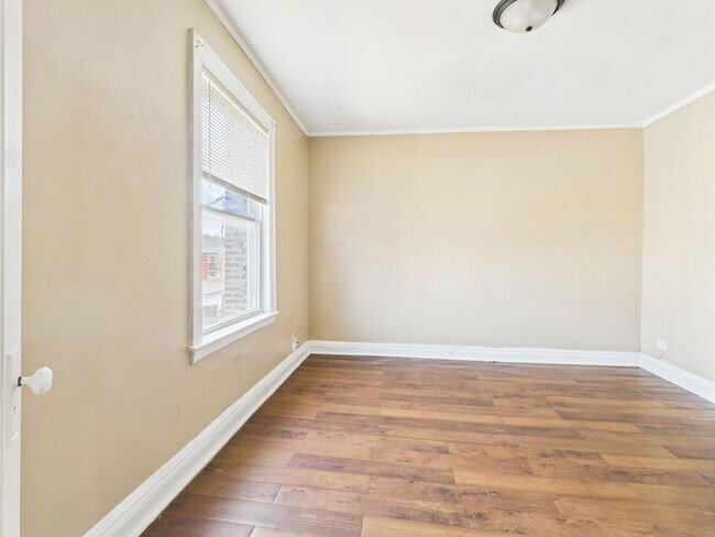 Building Photo - 4338 W Kamerling Ave