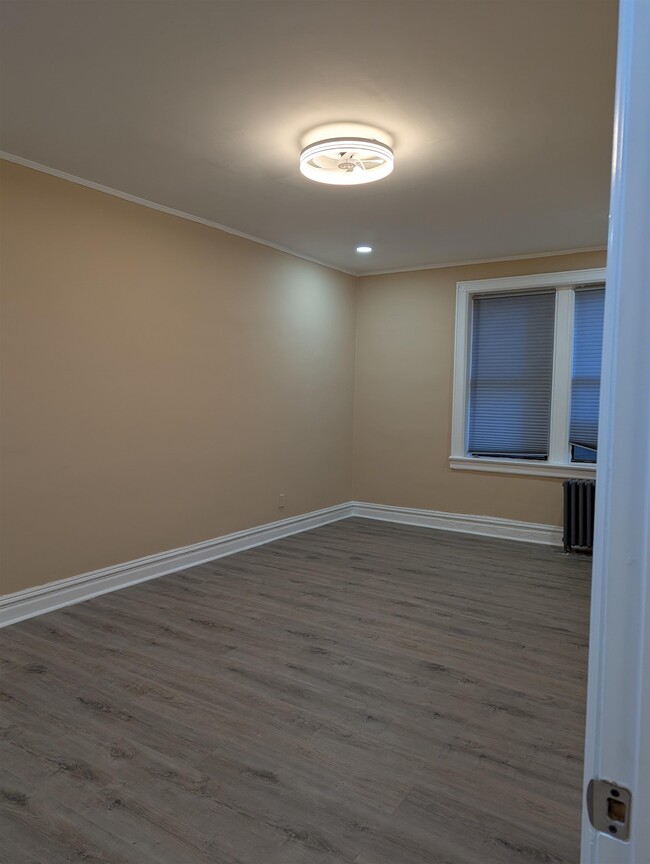 Building Photo - 821 Bergen Ave