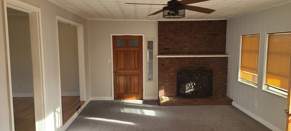 Building Photo - 328 Bradley Rd