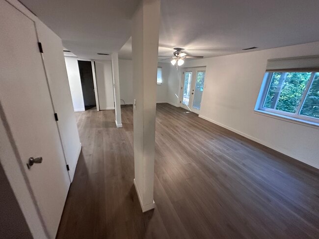 Building Photo - 6516 Dogwood Ln