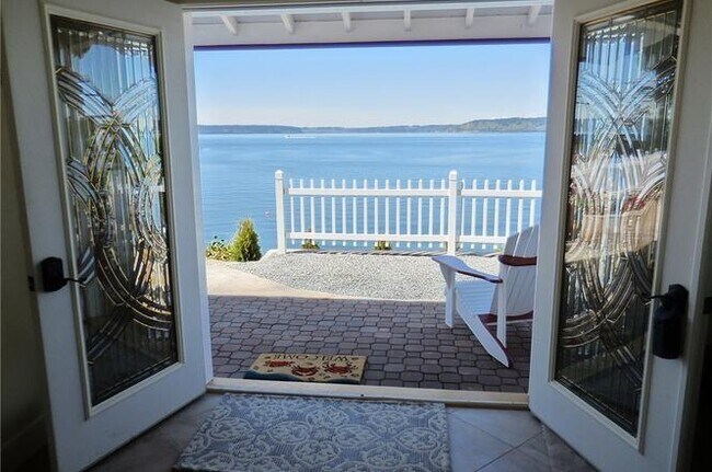 Building Photo - Amazing Dash Point Beach Front Home!