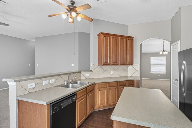 Building Photo - 3 Bedroom in Kyle with Fresh Paint Through...