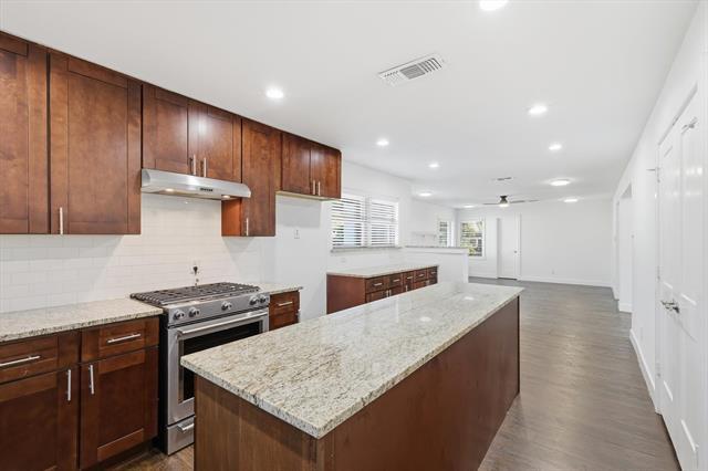 Building Photo - 6207 Royal Ln