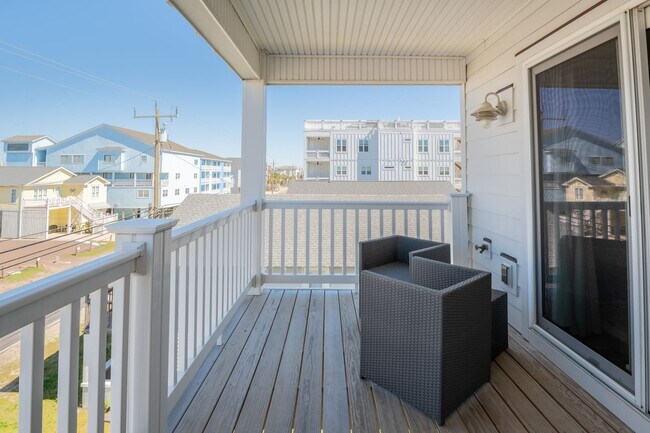 Building Photo - PERFECT BEACH GETAWAY - AVAILABLE JAN-May ...