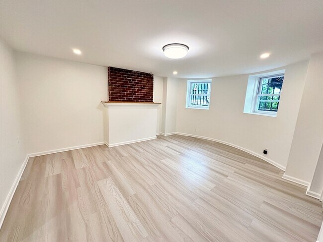 Building Photo - 420 Sumner St