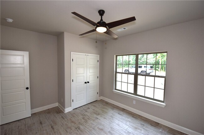 Building Photo - 21 Kirkcudbright Ln