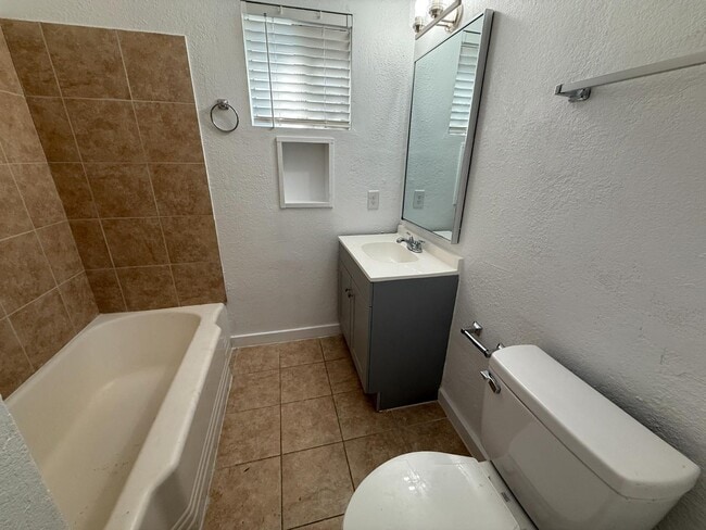 Building Photo - 1910 Escalon Ave