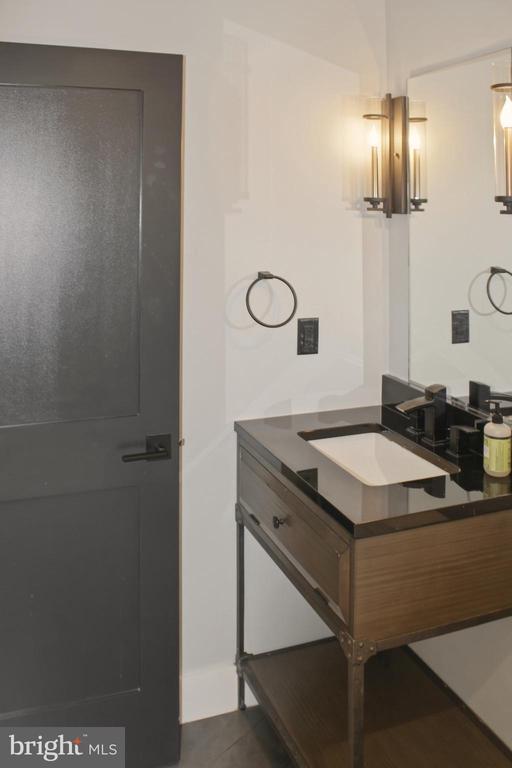 Building Photo - 1643 New Jersey Ave NW