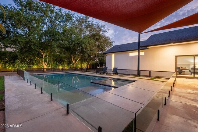 Building Photo - 4421 E Earll Dr