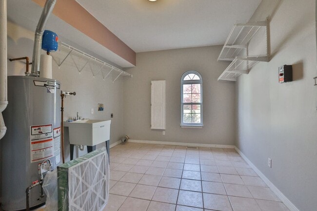 Building Photo - 3 Bedroom, 2 Bath House in Edwardsville