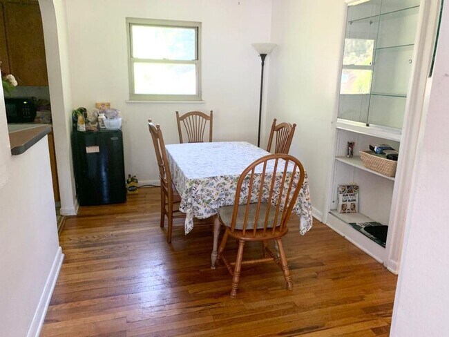 Building Photo - 910 Bungalow Ct